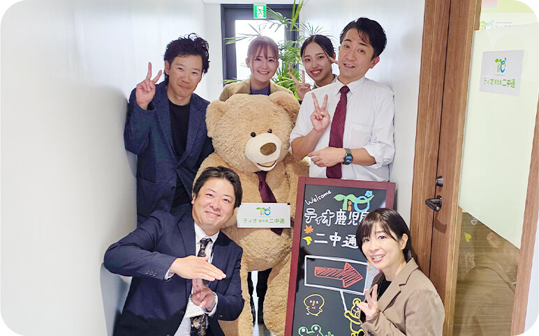 スタッフの集合写真